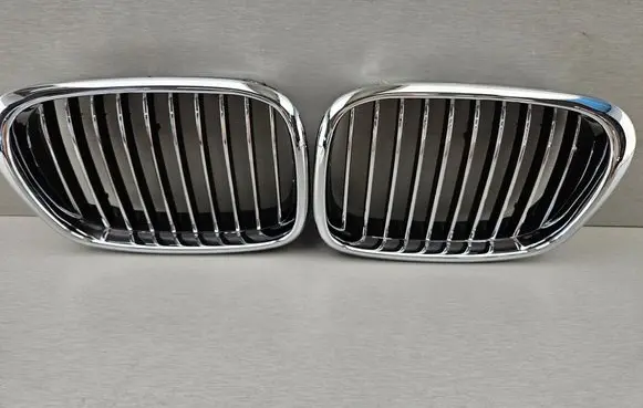 BMW 5 E39 Front bumper upper radiator grill 2497261 51132497261 2497262