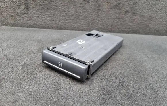 Audi A3 S3 8P Dashboard storage box/compartment 8P0941561G 8P0941561G5PR