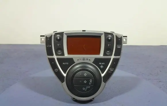 Peugeot 807 Climate control unit 14011592ZD