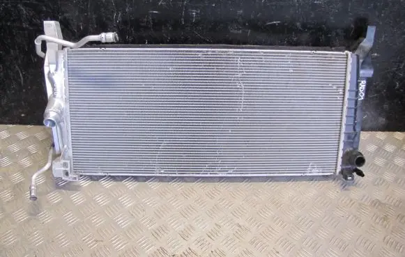 BMW 2 F46 Coolant radiator 927120703 RAD01