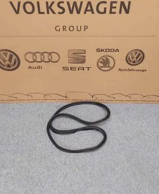 Audi A3 S3 8V Trunk rubber seal (body) 8V5827705E