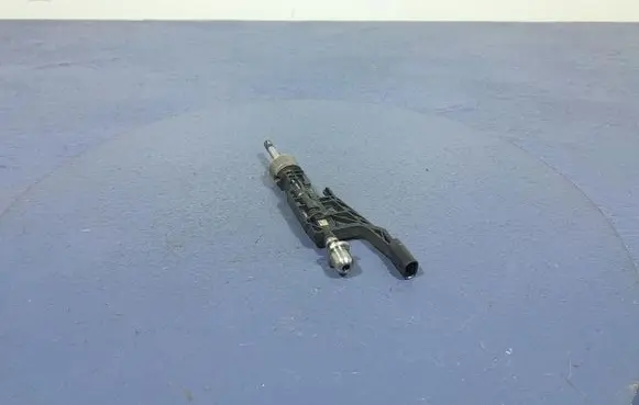 BMW M4 F82 F83 Fuel injector 8671991