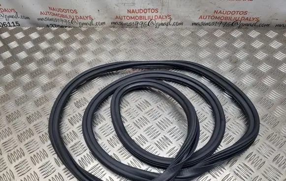 Audi A4 S4 B8 8K Front door rubber seal 8K0831721E