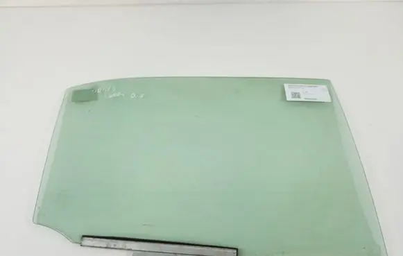 Toyota Prius (XW10) Rear door window glass