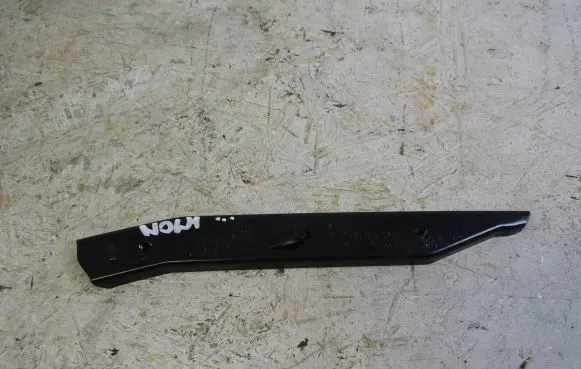 Front bumper mounting bracket