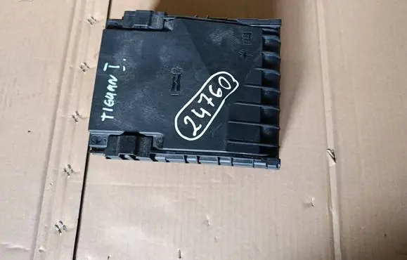Volkswagen Tiguan Fuse module 5N0937123A