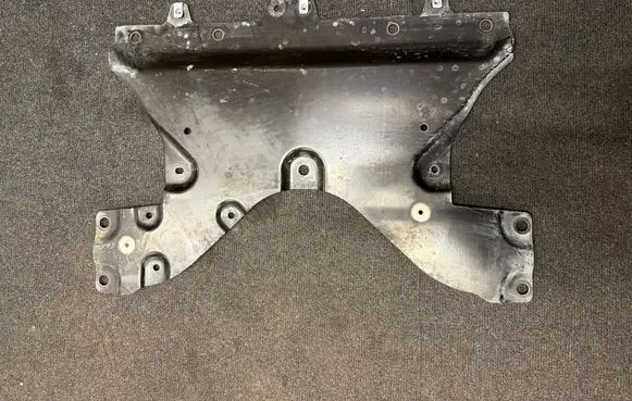 Jeep Grand Cherokee WL Engine splash shield/under tray 68414947AA 146A