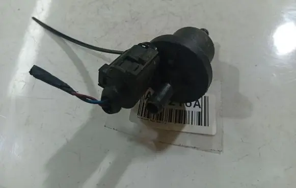 Volkswagen Polo IV 9N3 Valve vacuum 0280142345