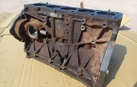 Volkswagen Crafter Engine block BJK037466 07610304
