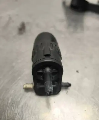 Audi A1 Windscreen/windshield washer pump 1K6955651