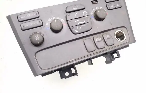 Volvo V70 Climate control unit 8682930
