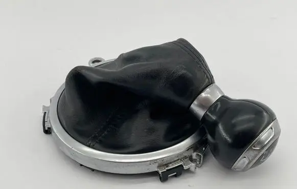 Audi TT TTS Mk2 Gear lever shifter trim leather/knob 8J0711113