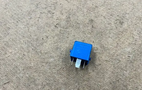 BMW 3 E46 Combustion relay 61366915327 6915327