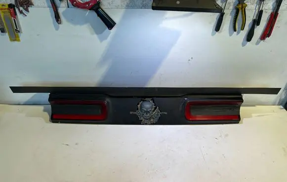 Dodge Challenger Tailgate rear/tail lights 68419751AA 00186050 68419751AA890