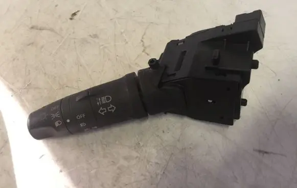 Nissan Primera Indicator stalk 25540AV600