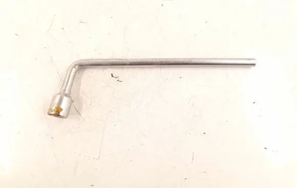 Mercedes-Benz B W245 Wheel nut wrench 2215810001 A2215810001