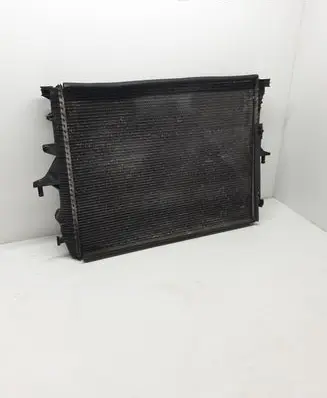 Audi Q7 4L Coolant radiator 7L6121253B