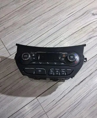 Ford C-MAX II Climate control unit AM5T18C612BM