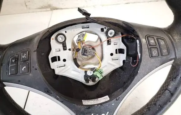 Steering wheel buttons/switches