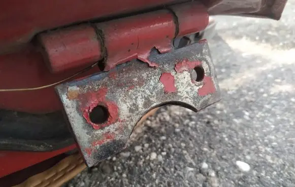 Mercedes-Benz W123 Front door upper hinge