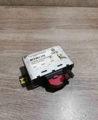 Audi A3 S3 8P Alarm control unit/module 8D0951173