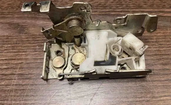 Volkswagen II LT Sliding door lock 901730 1135