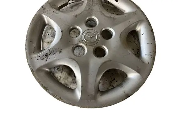 Mazda 626 R15 wheel hub/cap/trim GE4V37170
