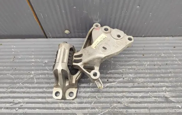 Renault Austral Engine mount vacuum valve 112106021R
