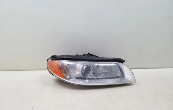 Volvo V70 Headlight/headlamp 31214348