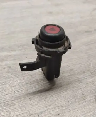 Volkswagen Golf V Hazard light switch M11367