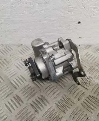 BMW 5 E39 Power steering pump