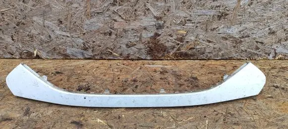 Front bumper splitter molding