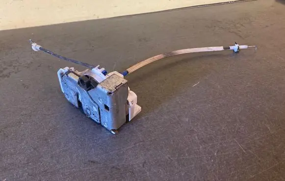 Opel Combo D Front door lock 51817366 X12J076RCLSD