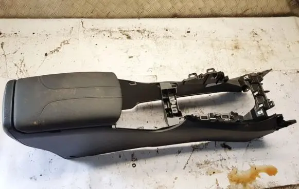 Nissan Qashqai Armrest