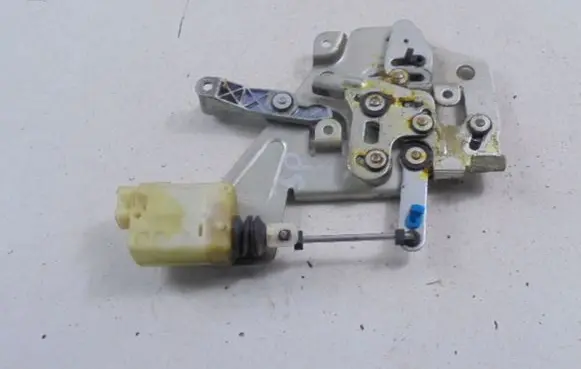 Iveco Daily 35.8 - 9 Rear door lock