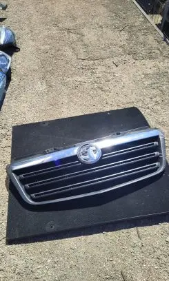Opel Movano B Front bumper upper radiator grill 623109857R