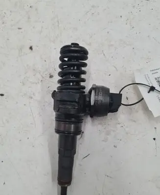 Volkswagen PASSAT B6 Fuel injector 038130073BQ 0414720312