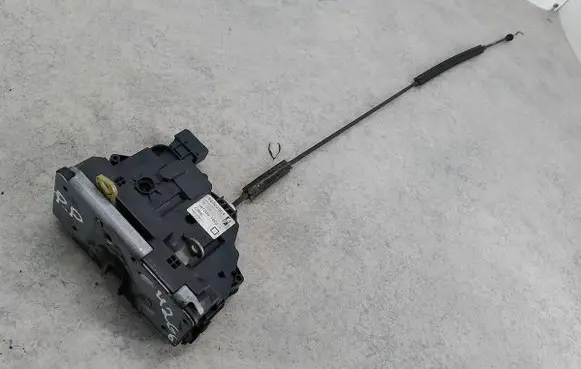 Fiat Grande Punto Front door lock 55702904