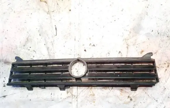 Volkswagen Jetta I Front grill 323853653