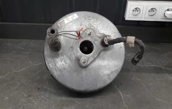 Mercedes-Benz C W202 Brake booster A0044305730
