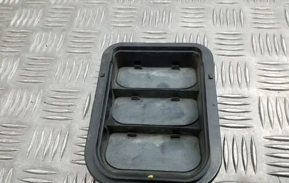 Skoda Superb B6 (3T) Quarter panel pressure vent 3T0819465 6J0819465