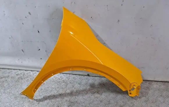 Lexus LBX Fender