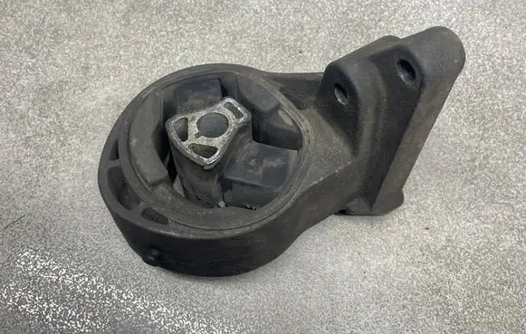 Engine mount bracket