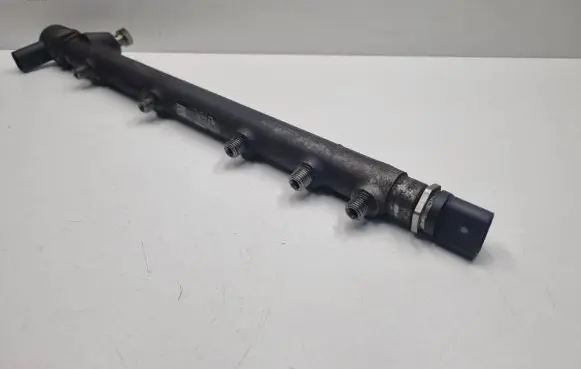 Mercedes-Benz C W203 Fuel main line pipe A6460701195 6460701195 A6460701695
