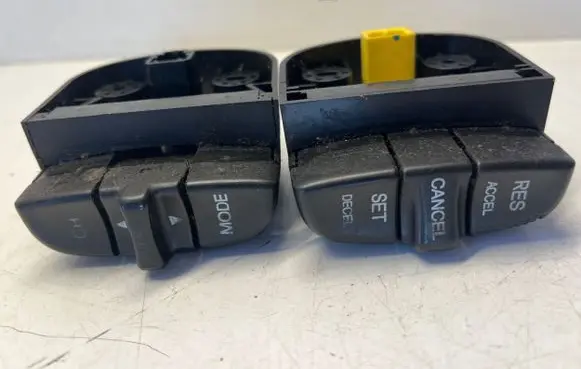 Honda CR-V Steering wheel buttons/switches 