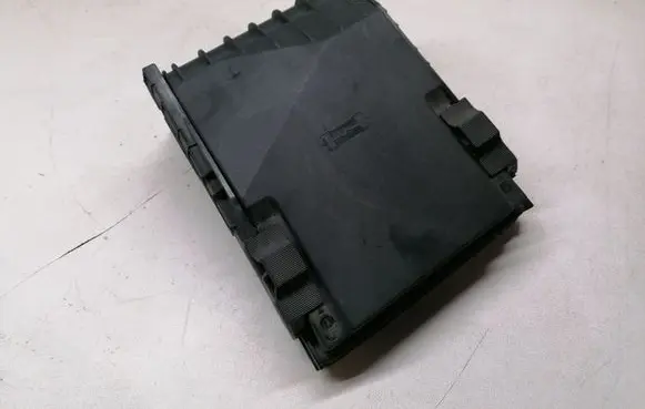 Volkswagen Golf V Fuse box cover 1K0937132 014189871 017180061