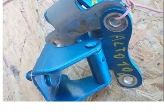 Suzuki Alto Tailgate/trunk/boot hinge
