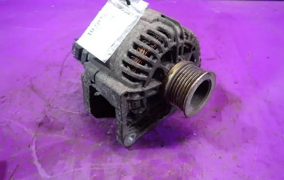 Renault Megane II Generator/alternator 8200667619B