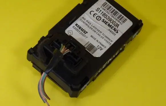Renault Scenic II - Grand scenic II Ignition lock 8200125077