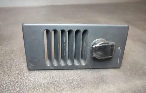 Opel Vivaro Rear air vent grill 788555196R
